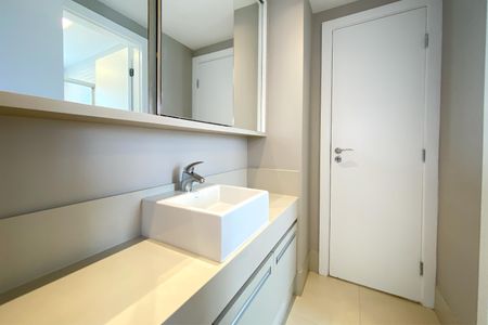 Apartamento para alugar com 189m², 4 quartos e 4 vagasBanheiro das semisuites