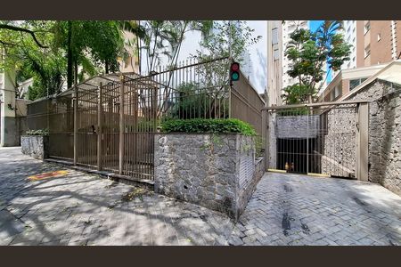 Apartamento à venda com 110m², 2 quartos e 1 vaga Apartamento à venda com 110m², 2 quartos e 1 vagaFachada do Prédio