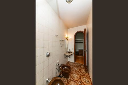 Casa à venda com 500m², 4 quartos e 4 vagas Casa à venda com 500m², 4 quartos e 4 vagasBanheiro da Suíte 2