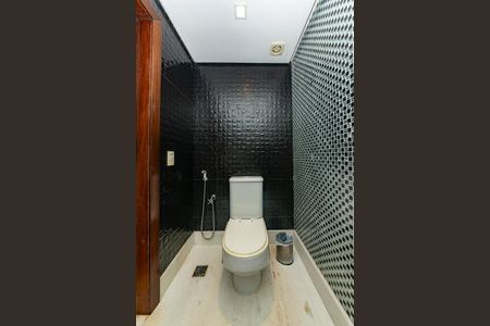 Casa à venda com 500m², 4 quartos e 4 vagas Casa à venda com 500m², 4 quartos e 4 vagasLavabo 2