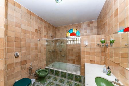 Casa à venda com 500m², 4 quartos e 4 vagas Casa à venda com 500m², 4 quartos e 4 vagasBanheiro Semi - Suítes