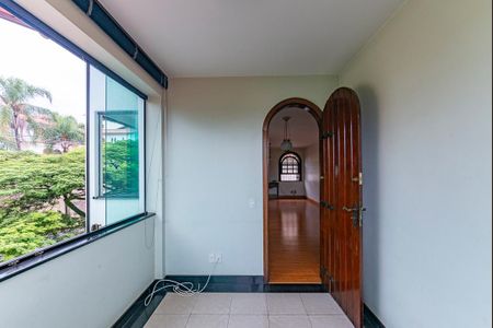 Casa à venda com 500m², 4 quartos e 4 vagas Casa à venda com 500m², 4 quartos e 4 vagasVaranda da Suíte 1