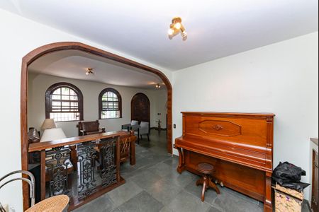 Casa à venda com 500m², 4 quartos e 4 vagas Casa à venda com 500m², 4 quartos e 4 vagasSala 2