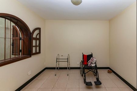 Casa à venda com 500m², 4 quartos e 4 vagas Casa à venda com 500m², 4 quartos e 4 vagasQuarto de Serviço