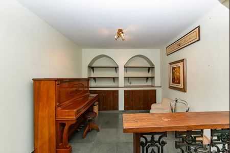 Casa à venda com 500m², 4 quartos e 4 vagas Casa à venda com 500m², 4 quartos e 4 vagasSala 2