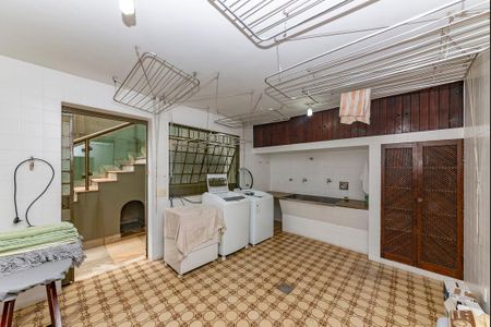 Casa à venda com 500m², 4 quartos e 4 vagas Casa à venda com 500m², 4 quartos e 4 vagasÁrea de Serviço