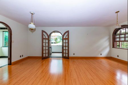 Casa à venda com 500m², 4 quartos e 4 vagas Casa à venda com 500m², 4 quartos e 4 vagasSuíte 1