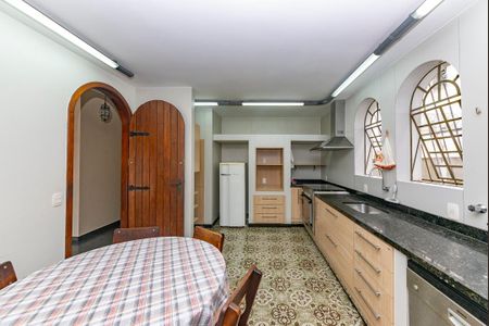 Casa à venda com 500m², 4 quartos e 4 vagas Casa à venda com 500m², 4 quartos e 4 vagasCozinha