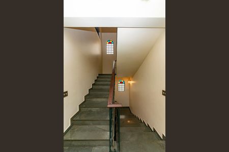 Casa à venda com 500m², 4 quartos e 4 vagas Casa à venda com 500m², 4 quartos e 4 vagasEscada