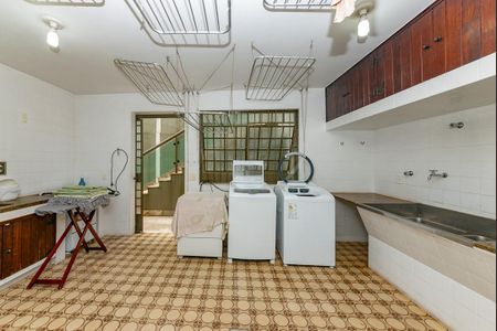 Casa à venda com 500m², 4 quartos e 4 vagas Casa à venda com 500m², 4 quartos e 4 vagasÁrea de Serviço