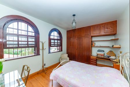 Casa à venda com 500m², 4 quartos e 4 vagas Casa à venda com 500m², 4 quartos e 4 vagasSemi - Suíte 1