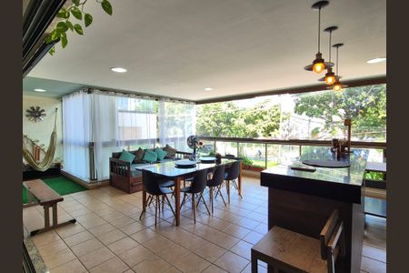 Apartamento à venda com 198m², 4 quartos e 2 vagasVaranda 