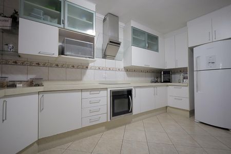 Casa à venda com 239m², 4 quartos e 2 vagas Casa à venda com 239m², 4 quartos e 2 vagasCozinha