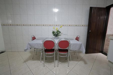 Casa à venda com 239m², 4 quartos e 2 vagas Casa à venda com 239m², 4 quartos e 2 vagasCozinha