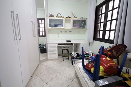 Casa à venda com 239m², 4 quartos e 2 vagas Casa à venda com 239m², 4 quartos e 2 vagasQuarto 2