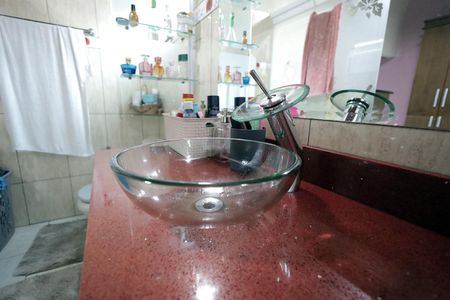 Casa à venda com 239m², 4 quartos e 2 vagas Casa à venda com 239m², 4 quartos e 2 vagasBanheiro Suíte 2