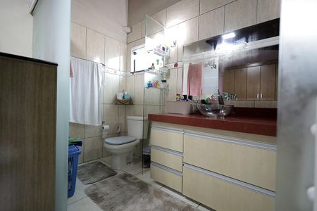 Casa à venda com 239m², 4 quartos e 2 vagas Casa à venda com 239m², 4 quartos e 2 vagasBanheiro Suíte 2