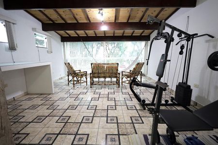 Casa à venda com 239m², 4 quartos e 2 vagas Casa à venda com 239m², 4 quartos e 2 vagasVaranda