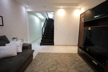 Casa à venda com 239m², 4 quartos e 2 vagas Casa à venda com 239m², 4 quartos e 2 vagasSala