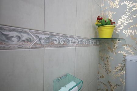 Casa à venda com 239m², 4 quartos e 2 vagas Casa à venda com 239m², 4 quartos e 2 vagasBanheiro Social