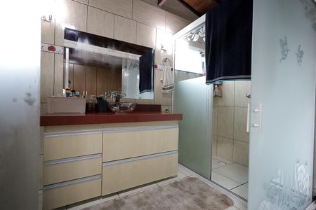 Casa à venda com 239m², 4 quartos e 2 vagas Casa à venda com 239m², 4 quartos e 2 vagasBanheiro Suíte 2