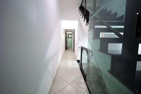 Casa à venda com 239m², 4 quartos e 2 vagas Casa à venda com 239m², 4 quartos e 2 vagasCorredor