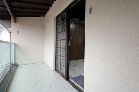 Casa à venda com 239m², 4 quartos e 2 vagas Casa à venda com 239m², 4 quartos e 2 vagasSacada Suíte 2