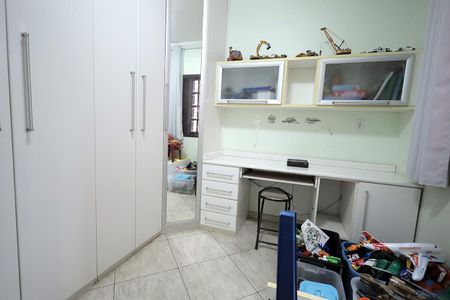 Casa à venda com 239m², 4 quartos e 2 vagas Casa à venda com 239m², 4 quartos e 2 vagasQuarto 2