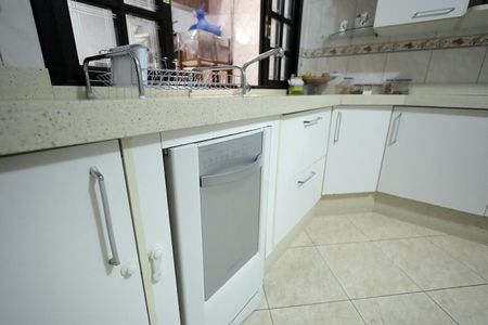 Casa à venda com 239m², 4 quartos e 2 vagas Casa à venda com 239m², 4 quartos e 2 vagasCozinha