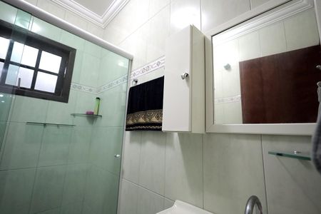 Casa à venda com 239m², 4 quartos e 2 vagas Casa à venda com 239m², 4 quartos e 2 vagasBanheiro Social 2