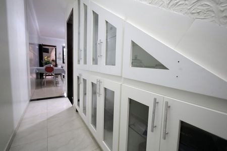 Casa à venda com 239m², 4 quartos e 2 vagas Casa à venda com 239m², 4 quartos e 2 vagasCorredor