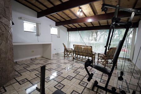 Casa à venda com 239m², 4 quartos e 2 vagas Casa à venda com 239m², 4 quartos e 2 vagasVaranda