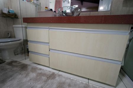 Casa à venda com 239m², 4 quartos e 2 vagas Casa à venda com 239m², 4 quartos e 2 vagasBanheiro Suíte 2