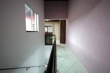 Casa à venda com 239m², 4 quartos e 2 vagas Casa à venda com 239m², 4 quartos e 2 vagasCorredor