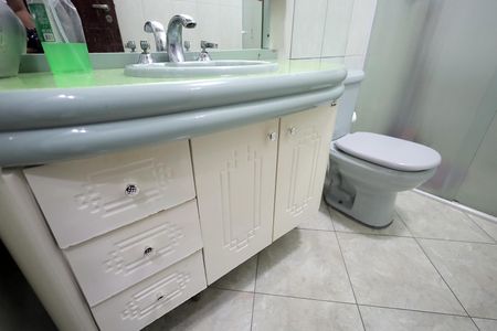 Casa à venda com 239m², 4 quartos e 2 vagas Casa à venda com 239m², 4 quartos e 2 vagasBanheiro Suíte 1