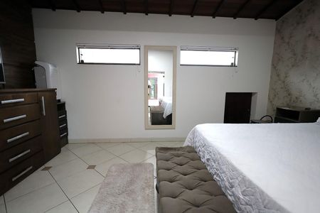 Casa à venda com 239m², 4 quartos e 2 vagas Casa à venda com 239m², 4 quartos e 2 vagasQuarto 3