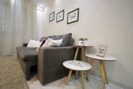 Casa à venda com 239m², 4 quartos e 2 vagas Casa à venda com 239m², 4 quartos e 2 vagasSala