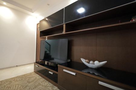 Casa à venda com 239m², 4 quartos e 2 vagas Casa à venda com 239m², 4 quartos e 2 vagasSala