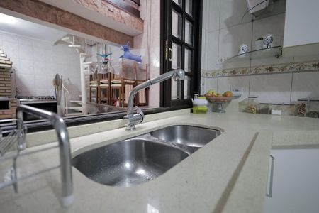 Casa à venda com 239m², 4 quartos e 2 vagas Casa à venda com 239m², 4 quartos e 2 vagasCozinha