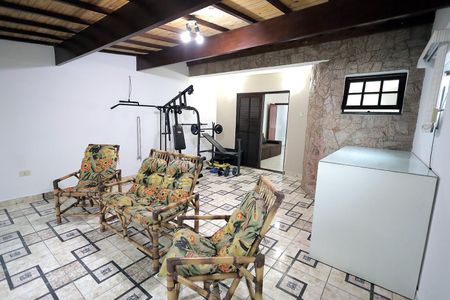 Casa à venda com 239m², 4 quartos e 2 vagas Casa à venda com 239m², 4 quartos e 2 vagasVaranda