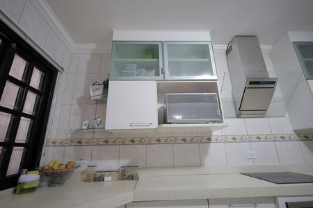 Casa à venda com 239m², 4 quartos e 2 vagas Casa à venda com 239m², 4 quartos e 2 vagasCozinha