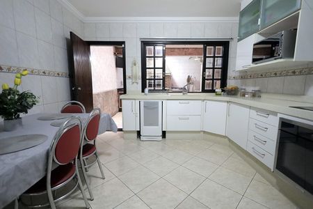 Casa à venda com 239m², 4 quartos e 2 vagas Casa à venda com 239m², 4 quartos e 2 vagasCozinha