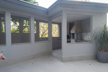 Apartamento à venda com 37m², 2 quartos e 1 vaga Apartamento à venda com 37m², 2 quartos e 1 vagaÁrea comum - Churrasqueira