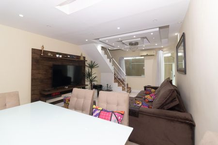 Sala de casa de condomínio para alugar com 3 quartos, 180m² em Bangu, Rio de Janeiro