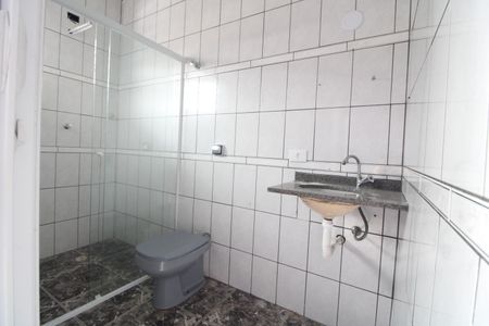 Banheiro da suíte de casa para alugar com 2 quartos, 60m² em Granja Nossa Senhora Aparecida, São Paulo