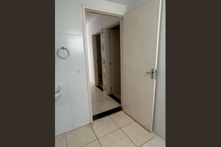 Banheiro de apartamento para alugar com 2 quartos, 24m² em Jardim Arco-Iris, Cotia