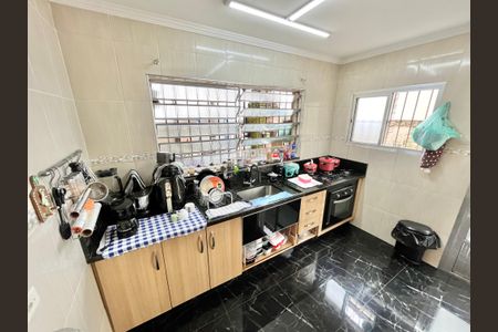 Casa à venda com 99m², 3 quartos e 2 vagasCozinha
