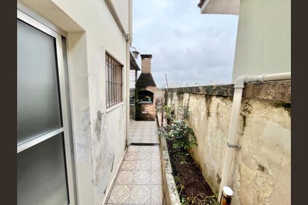 Casa à venda com 99m², 3 quartos e 2 vagasCorredor