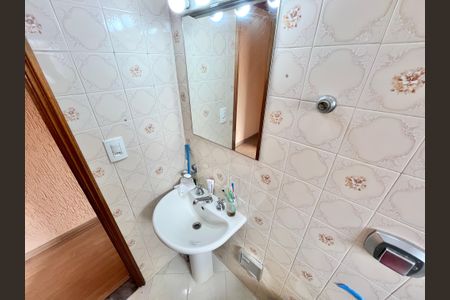 Casa à venda com 99m², 3 quartos e 2 vagasBanheiro