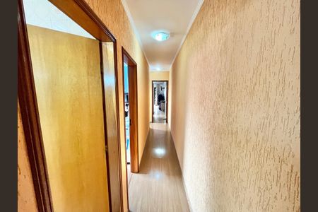 Casa à venda com 99m², 3 quartos e 2 vagasCorredor